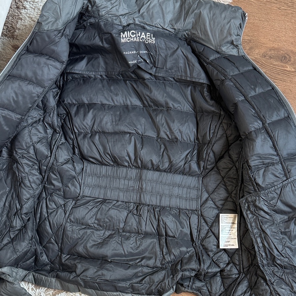 ✨ Michael Kors Charcoal Puffer Jacket - Picture 4 of 9